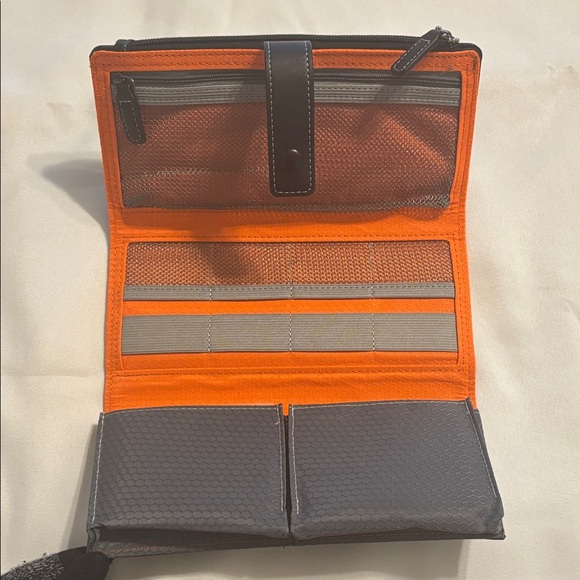 Harley-Davidson Leather Travel Tech Tri-fold Organizer NWOT - Picture 3 of 4